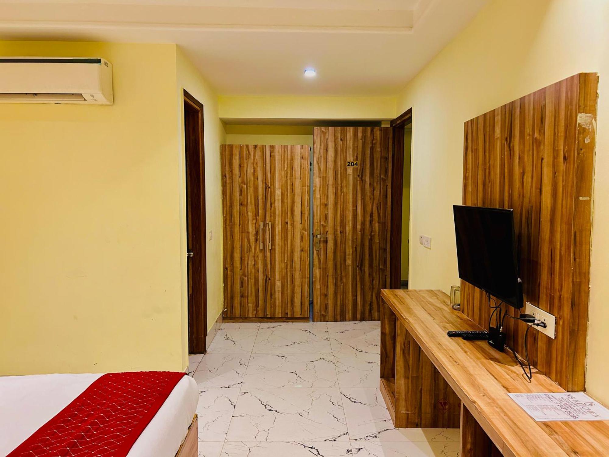 Hotel Goodluck House Near Terminal 3 Igi Airport Nueva Delhi Exterior foto