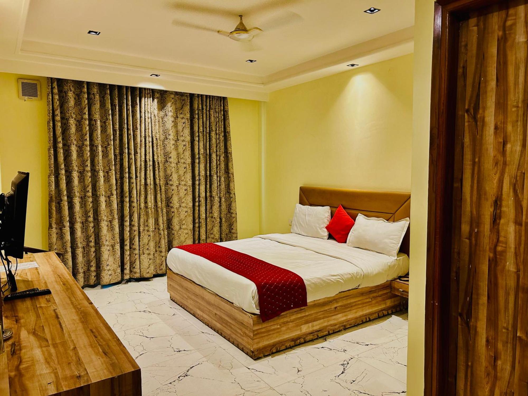 Hotel Goodluck House Near Terminal 3 Igi Airport Nueva Delhi Exterior foto